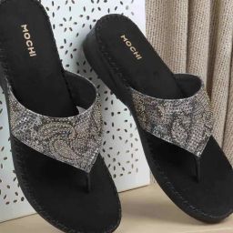 Mochi Women's Black Thong Wedges-picture-38
