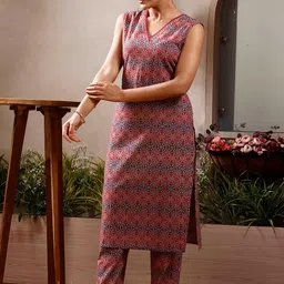 Rimeline Geometric Printed V-Neck Pure Cotton Kurta With Trousers-picture-16