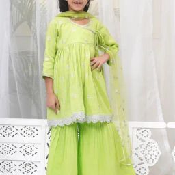 Little Bansi Girls Green Cotton Self Design Suit Set-picture-10
