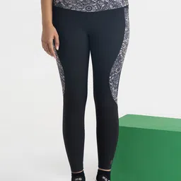 Hunnit Women Colourblocked Ankle Length Tights-image-85