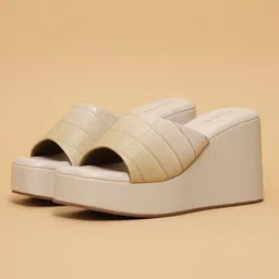 ERIDANI Textured Wedge Sandals with Buckles-29