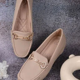 Jove Women Textured PU Wedge Heel Loafers-10