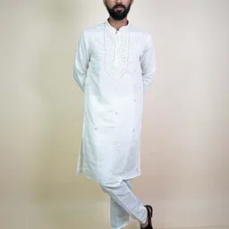 KUNDALI KAKSHAY Embroidered Sequinned Mandarin Collar Straight Kurta-image-13