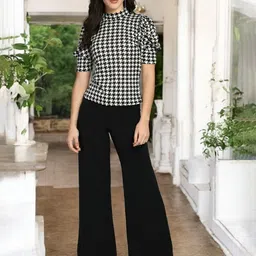 IUGA Geometric Checked Top-picture-16