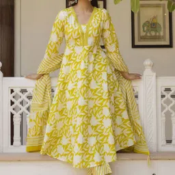 EthniFlair Women Floral Printed Empire Pure Cotton Kurta with Trousers & With Dupatta-picture-33