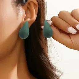 fabula Set of 3 Teardrop Shaped Studs image 4