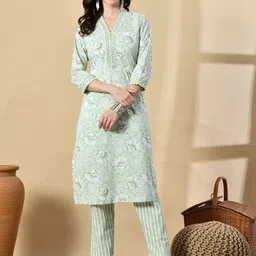 HERE&NOW Floral Printed Sequnnied V-Neck Straight Kurta With Trousers-15