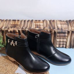 Padchin Women Block-Heeled Zipper Regular Boots-image-15
