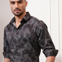 LOCOMOTIVE Men Cutaway Collar Geometric Printed Casual Shirt-image-94
