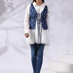 Nyaro Women Floral Crop Embroidered Jacket-image-53
