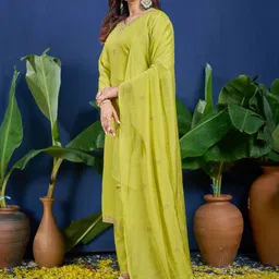 ARADHNA Women Embroidered Regular Sequinned Kurta with Trousers & With Dupatta image 5