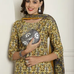 Anouk Women Floral Printed Regular Thread Work Kurta with Trousers & With Dupatta-33