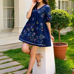 ZUMMER Floral Embroidered Puff Sleeve V-Neck A-Line Dress-picture-2