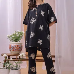 Fourleaf Floral Printed V Neck Top With Trousers Co-Ords-picture-34