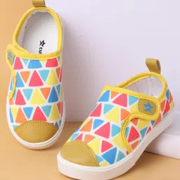 Cute Walk by Babyhug Casual Shoes With Velcro Closure Geometric Print - Yellow-picture-29