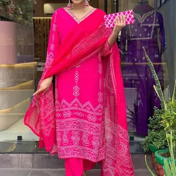 Fashion Basket Women Floral Printed Regular Silk Crepe Kurta with Pyjamas & With Dupatta-11