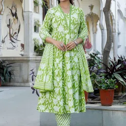 GEKHA Women Floral Printed Regular Thread Work Pure Cotton Kurta with Trousers & With Dupatta-29