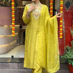 Lilots Women Embroidered Regular Thread Work Chanderi Kurta with Trousers & With Dupatta-picture-43