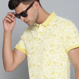 Levis Men Abstract Printed Polo Collar Pure Cotton T-shirt-image-18