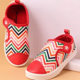 Cute Walk by Babyhug Casual Shoes With Velcro Closure Chevron Print- Dark Pink-picture-24