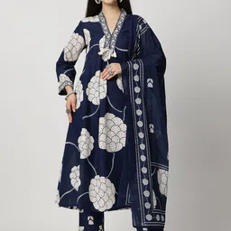 RAJMANDIRFABRICS Women Floral Printed Cotton Kurta with Trousers & Dupatta-picture-8