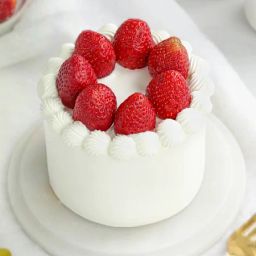 Velvety Strawberry Delight Cake (300 Gm)-image-92
