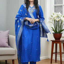 Sangria Floral Embroidered Thread Work V-Neck Straight Kurta With Trouser And Dupatta-picture-20
