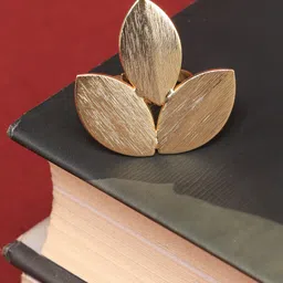 ROYAL PITARAH Gold-Plated Leaf Statement Finger Ring-32