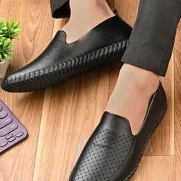 HERE&NOW Men Black Laser Cuts Round Toe Slip On PU Loafers-picture-0