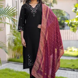 MITTOO Women Embroidered Regular Thread Work Kurti with Trousers & With Dupatta image 5