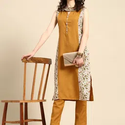 Sangria Paisley Printed Kurta with Trousers-picture-11