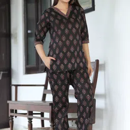 Vaimiya Printed Cotton Tunic With Trouser Co-Ords-picture-44