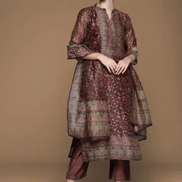 House of Pataudi Floral Printed Mandarin Collar Chanderi Silk Kurta With Trouser & Dupatta-image-90