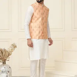 SOJANYA Men Regular Kurta with Churidar image 4