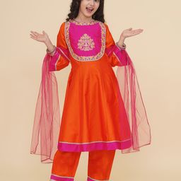 Bitiya By Bhama Silk Woven Three Fourth Sleeves Floral Embroidered Lace Embellished Kurta Pant With Dupatta Set - Orange-image-6