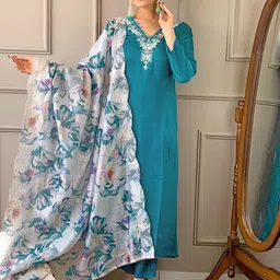 CHANDALIYO Ethnic Motifs Yoke Design Thread Work Kurta with Trousers & Dupatta image 2
