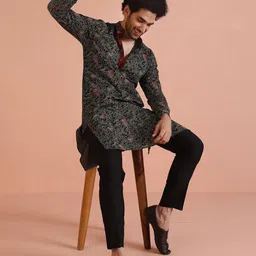 KISAH Men Floral Printed Regular Kurta with Trousers-98