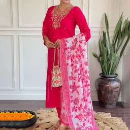 BLENDIFY Floral Embroidered Thread Work Chanderi Silk Kurta With Trousers And Dupatta-2