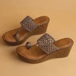 Eridani Women's Zoya Gunmetal Toe Ring Wedges-image-39