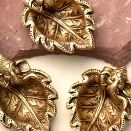 Indianshelf 3Pcs Textured Brass Oil Diya-image-4