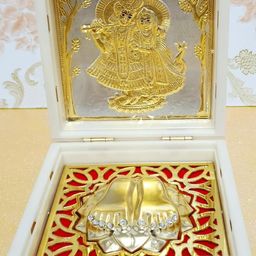 Arnavira Unisex White And Gold-Toned Metal Radha Krishna Table Photo Frames-24