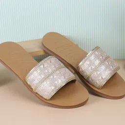 Mochi Women Open Toe Flats-24