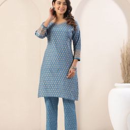 Span Floral Embroidered V-Neck Sequinned Straight Kurta With Trousers-image-22