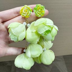 StyleCast x Revolte Pearls Floral Shaped Drop Earrings-image-24