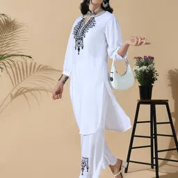SHOWOFF Women Ethnic Motifs Yoke Design Regular Thread Work Kurta with Trousers-image-94