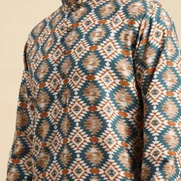 Amodh by Kisah Geometric Printed Regular Kurta with Churidar image 2