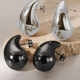 VAGHBHATT Set Of 2 Teardrop Shaped Studs Earrings image 2