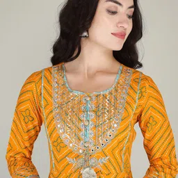 PARTHVI Leheriya Printed Regular Gotta Patti Kurta with Trousers & Dupatta image 3