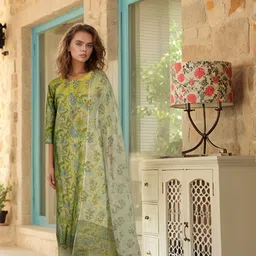 DIVASTRI Women Floral Printed Regular Kurta with Trousers & With Dupatta-image-60