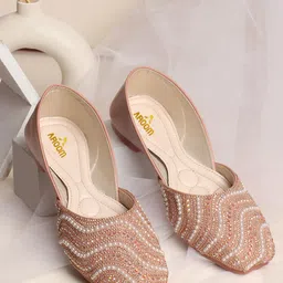 AROOM Women Embellished Ethnic Mojaris Flats-picture-38